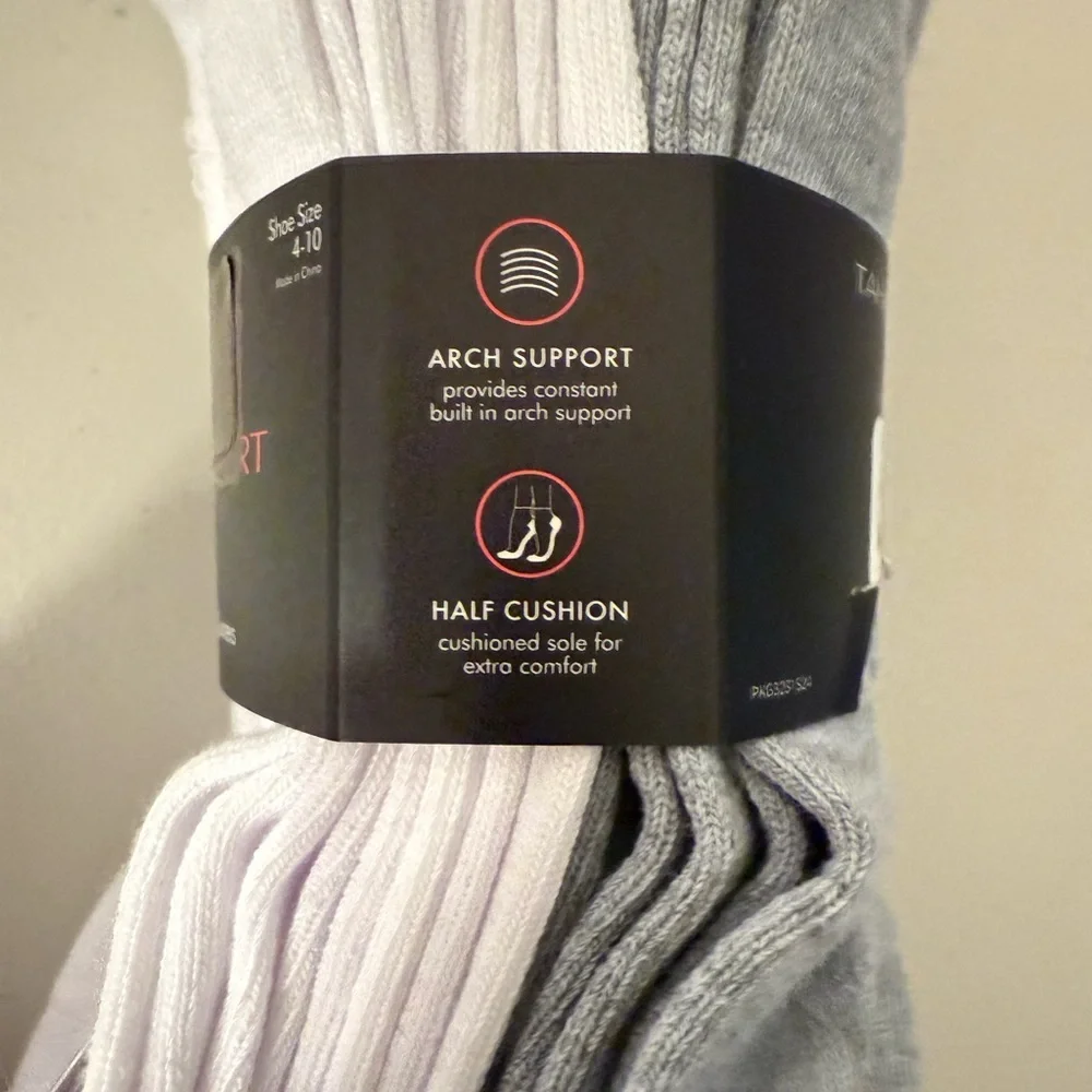 Tahari White Athletic Socks Above The  Ankle Length